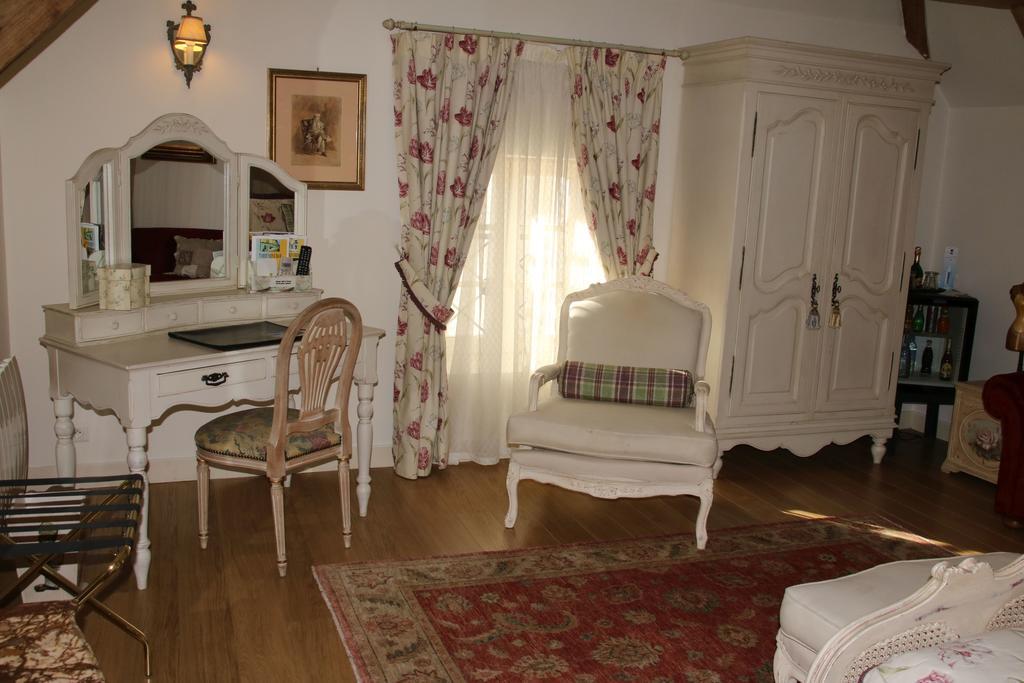 Hostellerie Du Prieure Saint-Prix  Esterno foto